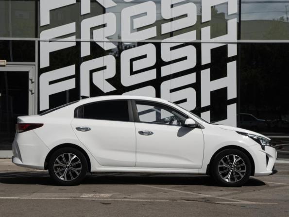 Kia Rio IV Рестайлинг с пробегом 2022 года, цена 1 830 000 рублей, 76030 км, седан, Автокод Объявления