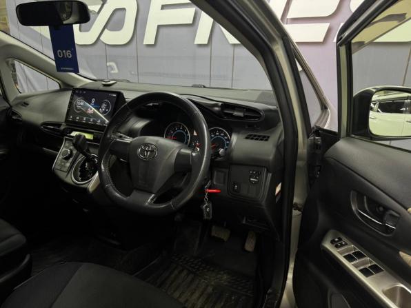 Toyota Wish II с пробегом 2010 года, цена 999 000 рублей, 200000 км, минивэн, Автокод Объявления