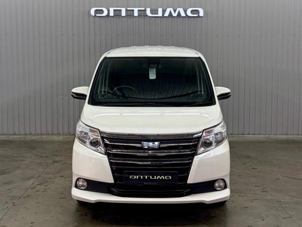 Toyota Noah III (R80) с пробегом 2016 года, цена 2 000 000 рублей, 237952 км, минивэн, Автокод Объявления