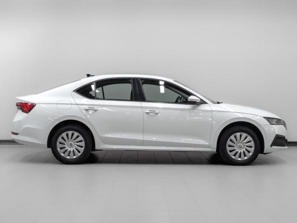 Skoda Octavia IV (A8) с пробегом 2021 года, цена 2 440 000 рублей, 52826 км, лифтбек, Автокод Объявления