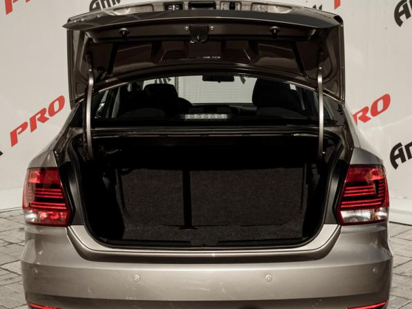 Volkswagen Polo V Рестайлинг с пробегом 2017 года, цена 920 000 рублей, 103029 км, седан, Автокод Объявления