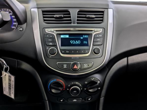 Hyundai Solaris I Рестайлинг с пробегом 2015 года, цена 1 145 000 рублей, 72454 км, седан, Автокод Объявления