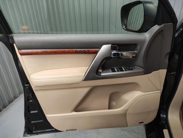 Toyota Land Cruiser 200 Series Рестайлинг 1 с пробегом 2012 года, цена 2 790 000 рублей, 269018 км, внедорожник, Автокод Объявления