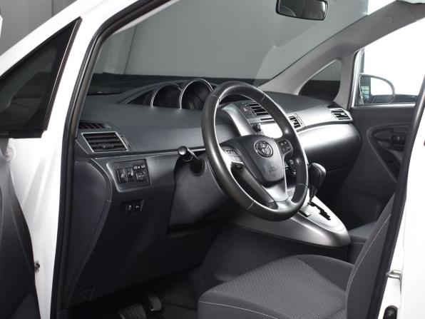 Toyota Verso I Рестайлинг с пробегом 2013 года, цена 1 569 995 рублей, 126891 км, компактвэн, Автокод Объявления