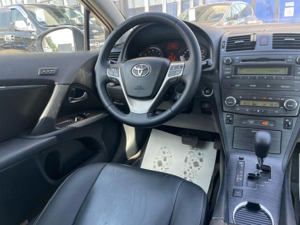 Toyota Avensis III с пробегом 2009 года, цена 1 000 000 рублей, 221580 км, седан, Автокод Объявления