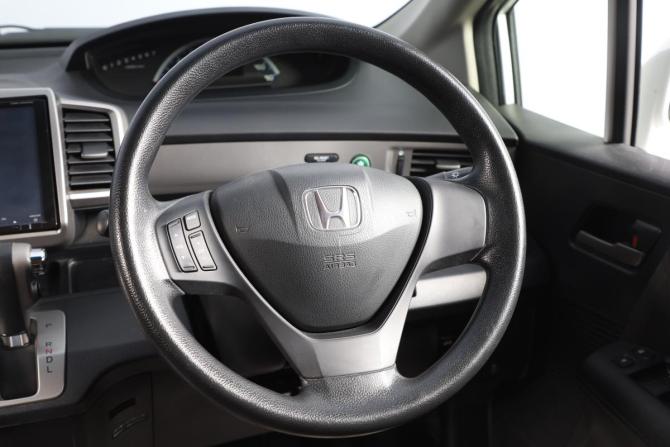 Honda Freed I Рестайлинг с пробегом 2013 года, цена 1 359 000 рублей, 140012 км, компактвэн, Автокод Объявления