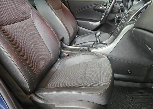 Opel Astra J с пробегом 2011 года, цена 697 000 рублей, 127160 км, хэтчбек, Автокод Объявления