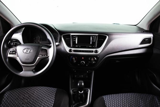 Hyundai Solaris II с пробегом 2018 года, цена 1 069 000 рублей, 209000 км, седан, Автокод Объявления