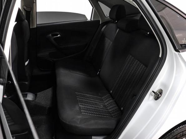 Volkswagen Polo V Рестайлинг с пробегом 2016 года, цена 999 000 рублей, 175991 км, седан, Автокод Объявления