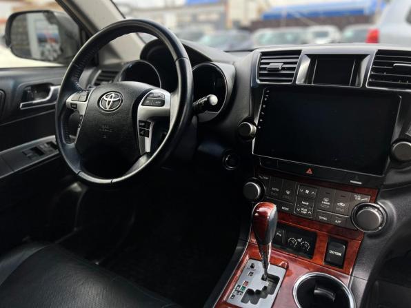 Toyota Highlander II (XU40) Рестайлинг с пробегом 2012 года, цена 2 100 000 рублей, 210200 км, внедорожник, Автокод Объявления