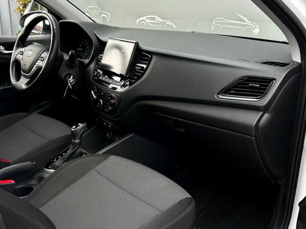 Hyundai Solaris II Рестайлинг с пробегом 2021 года, цена 1 681 400 рублей, 42294 км, седан, Автокод Объявления