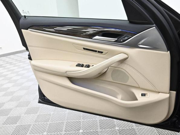 BMW 5 серии VII (G30/G31/G38) с пробегом 2018 года, цена 2 489 000 рублей, 84490 км, универсал, Автокод Объявления