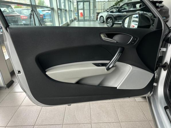 Audi A1 I (8X) с пробегом 2011 года, цена 800 000 рублей, 215157 км, хэтчбек, Автокод Объявления