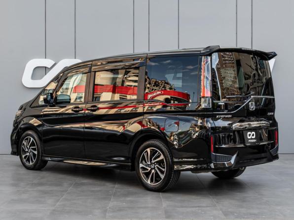Honda Stepwgn V Рестайлинг с пробегом 2018 года, цена 2 395 000 рублей, 93367 км, минивэн, Автокод Объявления