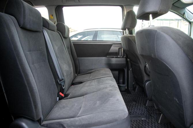 Toyota Voxy II (R70) с пробегом 2010 года, цена 1 398 000 рублей, 117000 км, минивэн, Автокод Объявления