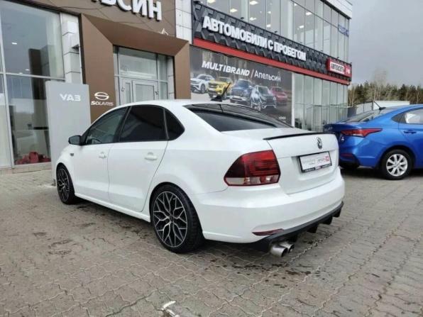 Volkswagen Polo V Рестайлинг с пробегом 2019 года, цена 975 200 рублей, 200000 км, седан, Автокод Объявления