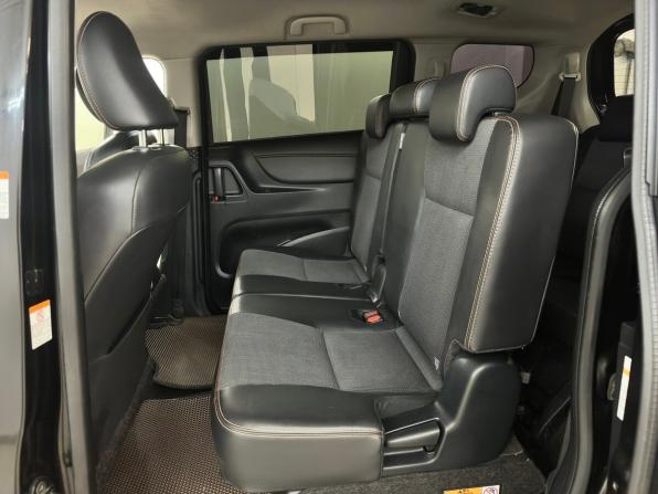 Toyota Sienta II Рестайлинг с пробегом 2018 года, цена 1 110 000 рублей, 119059 км, минивэн, Автокод Объявления