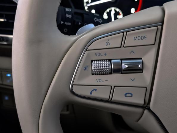Genesis G90 I Рестайлинг с пробегом 2020 года, цена 4 950 000 рублей, 39253 км, седан, Автокод Объявления