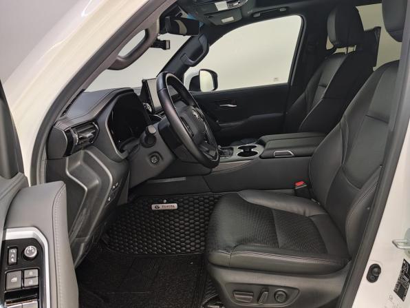 Toyota Land Cruiser 300 Series с пробегом 2022 года, цена 12 900 000 рублей, 11148 км, внедорожник, Автокод Объявления