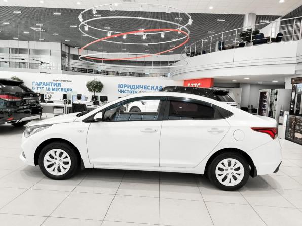 Hyundai Solaris II с пробегом 2018 года, цена 850 000 рублей, 306951 км, седан, Автокод Объявления