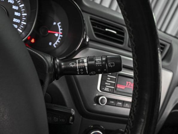 Kia Rio III Рестайлинг с пробегом 2017 года, цена 998 000 рублей, 191259 км, хэтчбек, Автокод Объявления