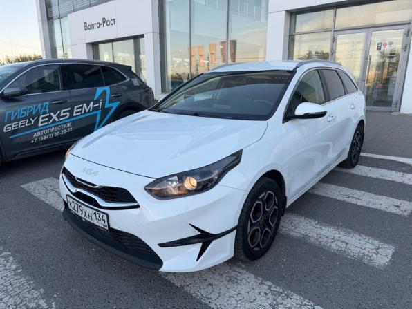 Kia Ceed III Рестайлинг с пробегом 2022 года, цена 2 349 000 рублей, 53650 км, универсал, Автокод Объявления