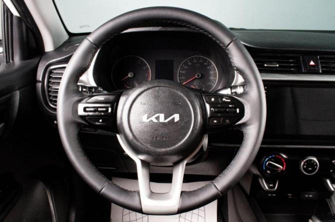 Kia Rio IV Рестайлинг с пробегом 2021 года, цена 1 249 000 рублей, 123000 км, седан, Автокод Объявления