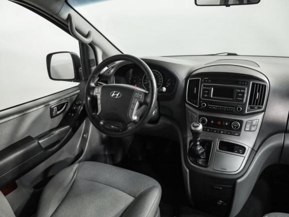 Hyundai H-1 II Рестайлинг 2 с пробегом 2018 года, цена 2 499 000 рублей, 147782 км, минивэн, Автокод Объявления