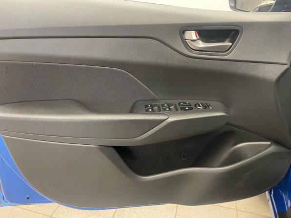 Hyundai Solaris II с пробегом 2018 года, цена 1 328 000 рублей, 92300 км, седан, Автокод Объявления
