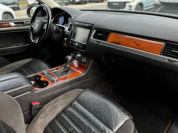 Volkswagen Touareg II с пробегом 2011 года, цена 1 815 000 рублей, 333885 км, внедорожник, Автокод Объявления