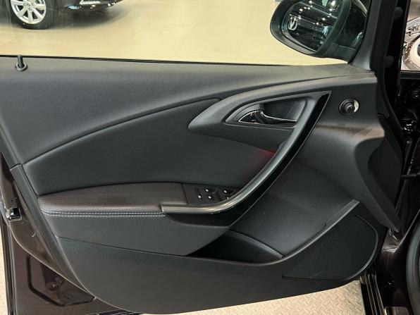 Opel Astra J Рестайлинг с пробегом 2015 года, цена 810 000 рублей, 142000 км, универсал, Автокод Объявления