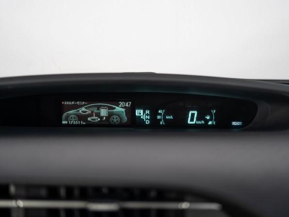 Toyota Prius III Рестайлинг (XW30) с пробегом 2013 года, цена 1 050 500 рублей, 175311 км, лифтбек, Автокод Объявления