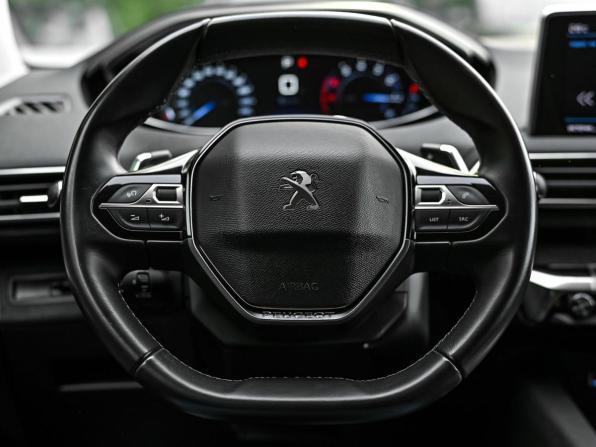 Peugeot 5008 II с пробегом 2018 года, цена 1 990 000 рублей, 63138 км, внедорожник, Автокод Объявления
