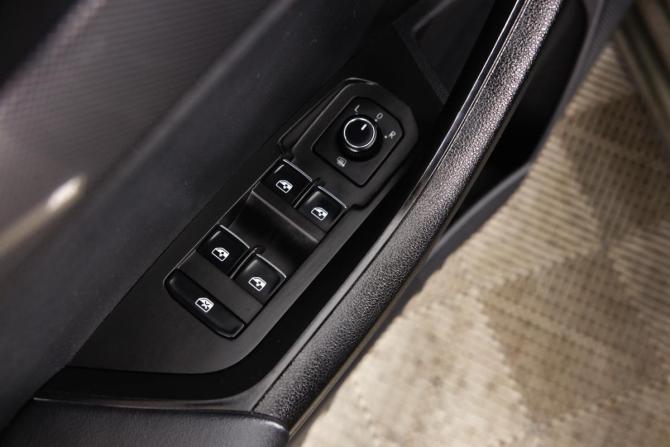 Skoda Karoq I с пробегом 2020 года, цена 2 549 000 рублей, 66500 км, внедорожник, Автокод Объявления