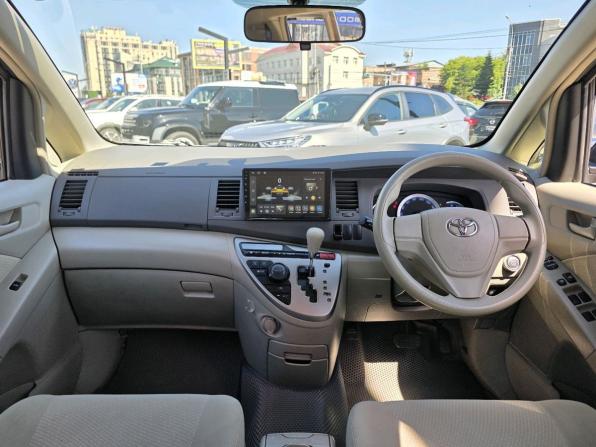 Toyota ISis I Рестайлинг с пробегом 2013 года, цена 1 260 000 рублей, 72374 км, компактвэн, Автокод Объявления
