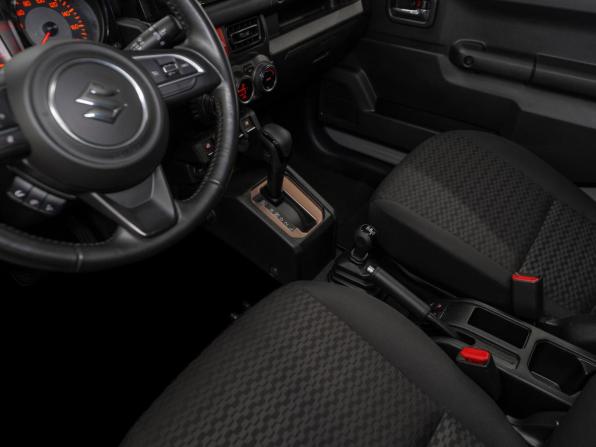 Suzuki Jimny IV с пробегом 2020 года, цена 3 290 000 рублей, 27000 км, внедорожник, Автокод Объявления