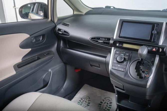 Toyota Wish II Рестайлинг с пробегом 2012 года, цена 1 259 000 рублей, 160000 км, минивэн, Автокод Объявления