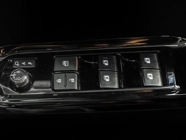 Toyota Noah III (R80) Рестайлинг с пробегом 2017 года, цена 2 370 000 рублей, 103175 км, минивэн, Автокод Объявления