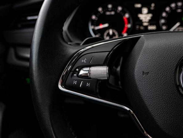 Skoda Octavia IV (A8) с пробегом 2021 года, цена 2 450 000 рублей, 60132 км, лифтбек, Автокод Объявления