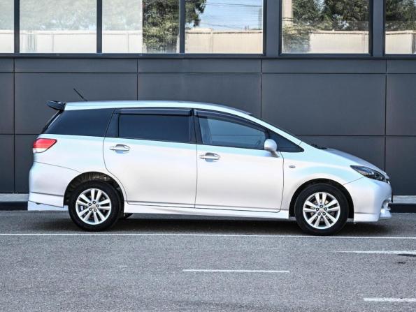 Toyota Wish II с пробегом 2010 года, цена 999 000 рублей, 240915 км, минивэн, Автокод Объявления