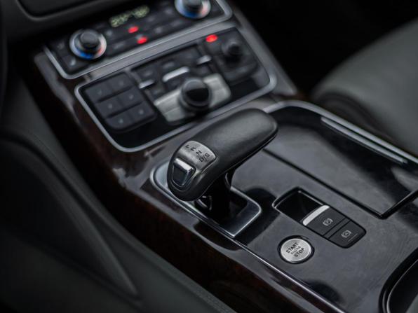 Audi A8 III (D4) Рестайлинг с пробегом 2013 года, цена 2 200 000 рублей, 105887 км, седан, Автокод Объявления
