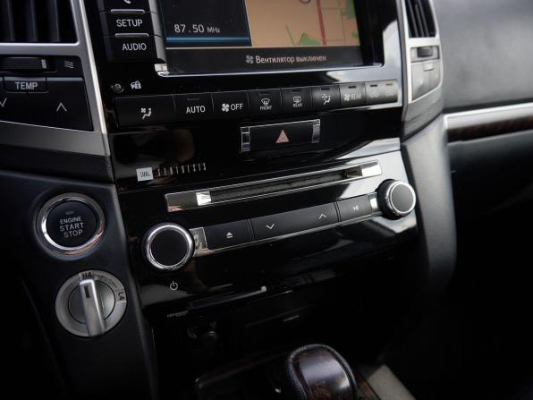 Toyota Land Cruiser 200 Series Рестайлинг 1 с пробегом 2012 года, цена 3 408 000 рублей, 352287 км, внедорожник, Автокод Объявления