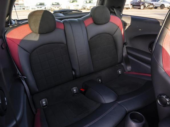 Mini Hatch III (F55/F56) Рестайлинг с пробегом 2018 года, цена 3 090 000 рублей, 47760 км, хэтчбек, Автокод Объявления
