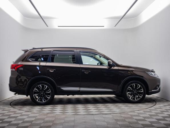 Mitsubishi Outlander III Рестайлинг 3 с пробегом 2022 года, цена 2 274 000 рублей, 141707 км, внедорожник, Автокод Объявления