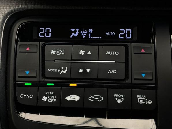 Honda Stepwgn V Рестайлинг с пробегом 2017 года, цена 2 307 000 рублей, 120875 км, минивэн, Автокод Объявления