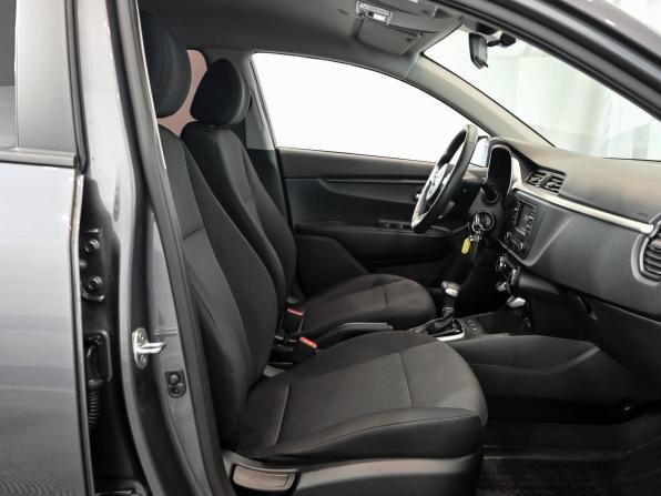 Kia Rio IV Рестайлинг с пробегом 2021 года, цена 2 100 000 рублей, 30550 км, хэтчбек, Автокод Объявления
