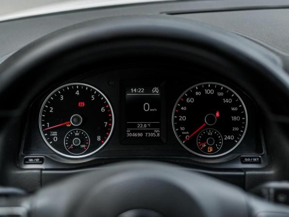 Volkswagen Tiguan I Рестайлинг с пробегом 2015 года, цена 875 000 рублей, 304649 км, внедорожник, Автокод Объявления