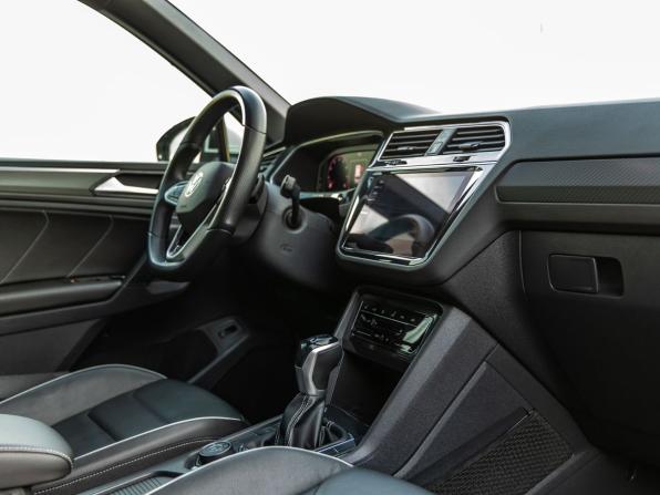 Volkswagen Tiguan II Рестайлинг с пробегом 2021 года, цена 3 948 000 рублей, 40232 км, внедорожник, Автокод Объявления