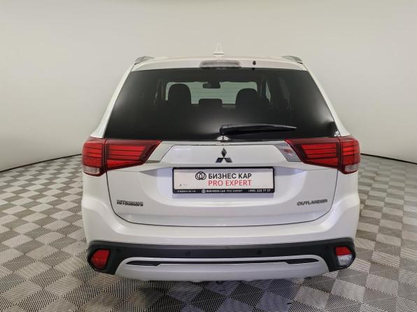 Mitsubishi Outlander III Рестайлинг 2 с пробегом 2018 года, цена 1 929 000 рублей, 162007 км, внедорожник, Автокод Объявления