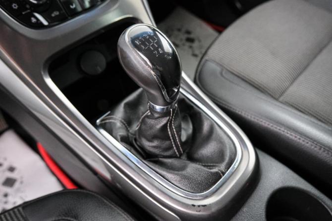 Opel Astra J с пробегом 2011 года, цена 629 000 рублей, 175161 км, хэтчбек, Автокод Объявления